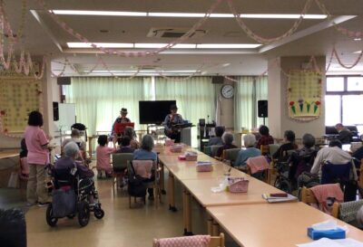 🎺慰問　演奏バンド🎸