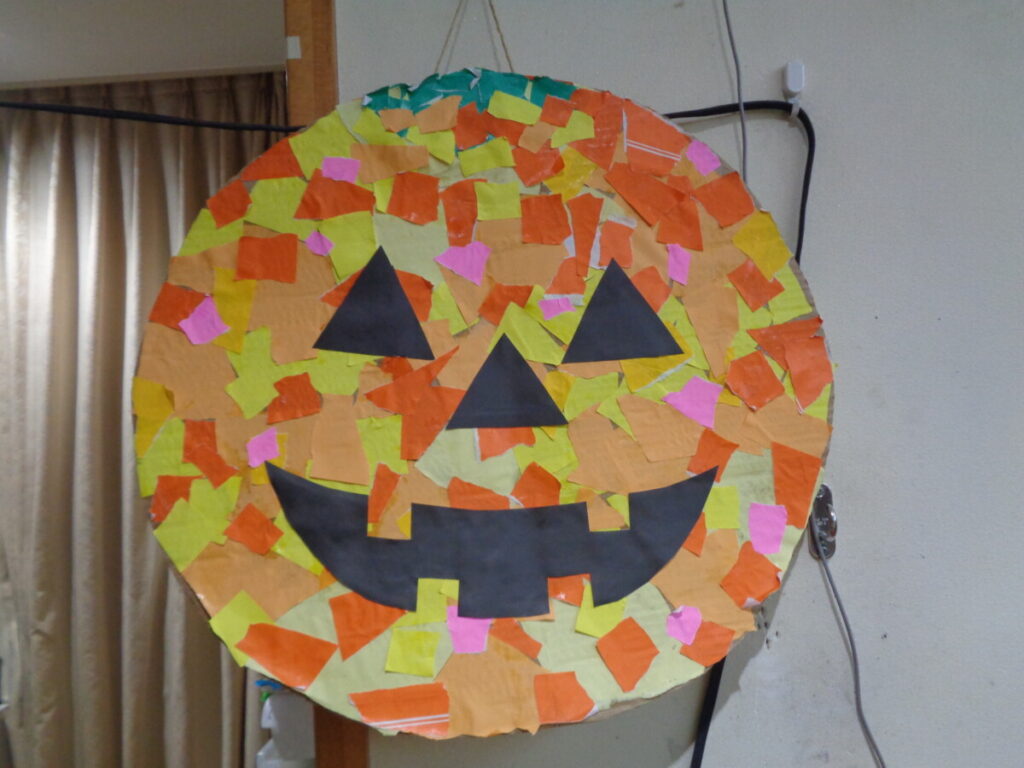 🎃 紙皿でジャック・オー・ランタン作り♪