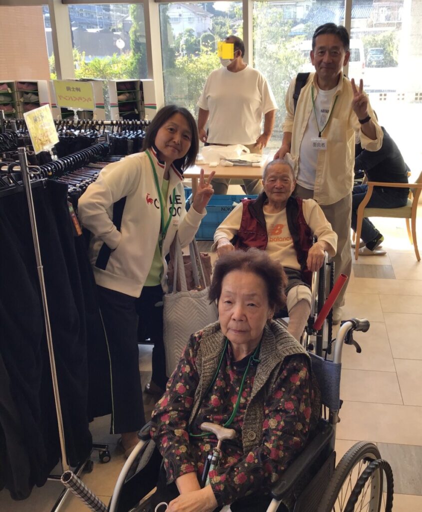 訪問お買い物会🥼👖👟🍩🍫